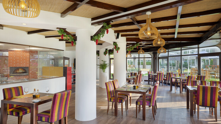 Al Habtoor Grand Resort, Autograph Collection