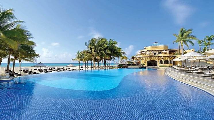 Royal Hideaway Playacar