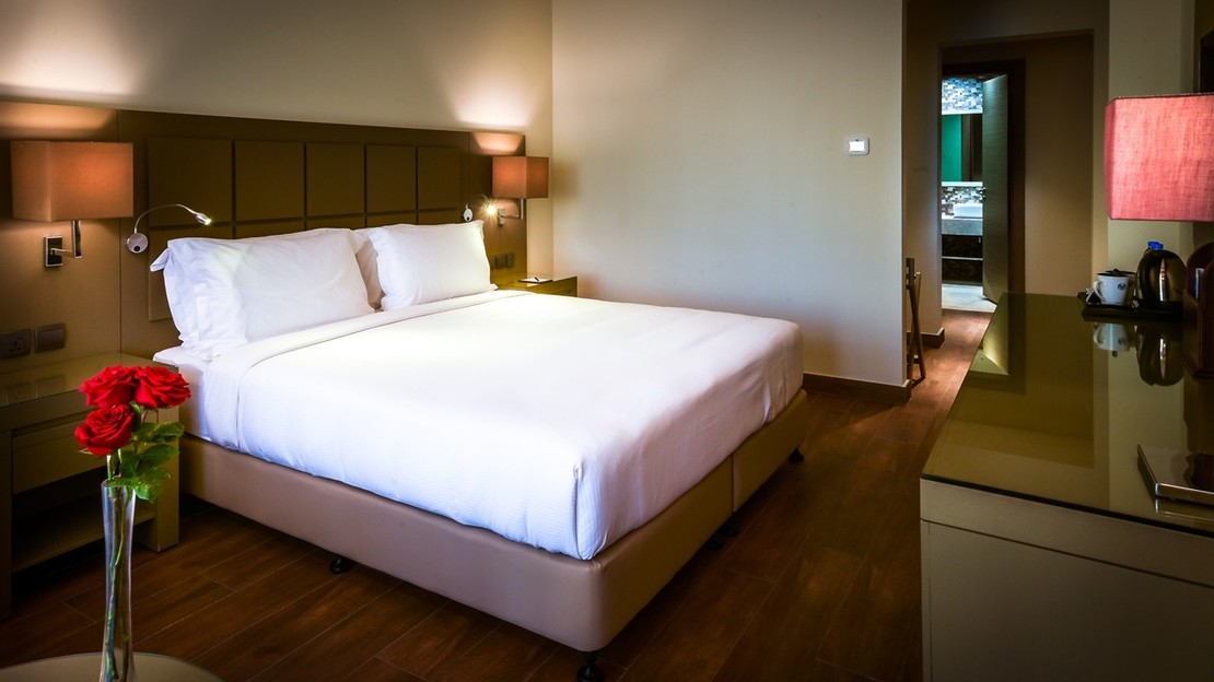 cove rotana rooms