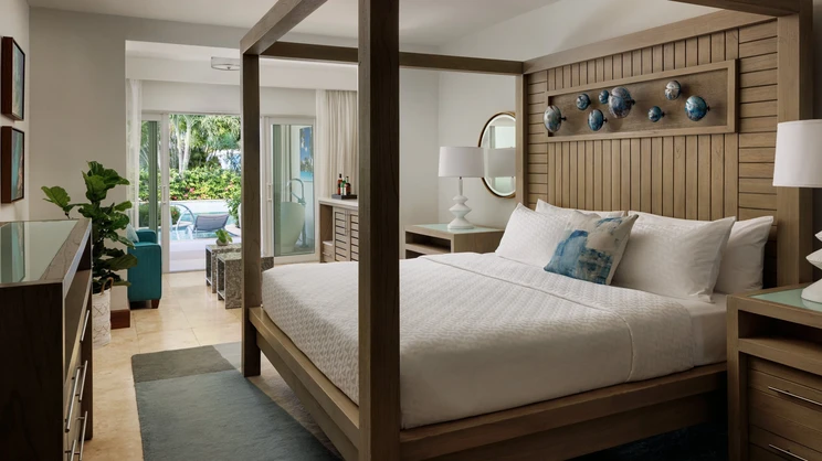 Crystal Lagoon Swim-up Club Luxury Room w/ Patio T