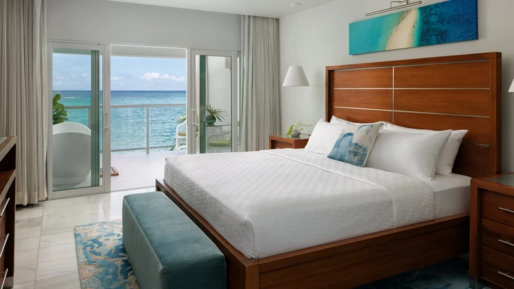 Oceanfront Penthouse Soaking Junior Suite w/Balcon