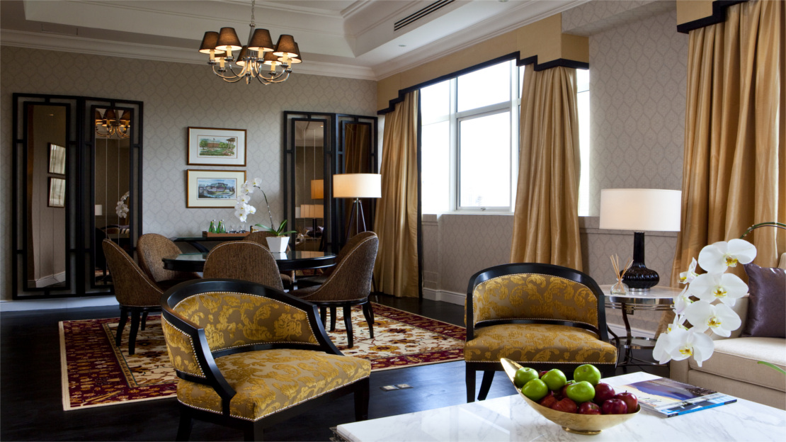 Majestic Wing Colonial Suite