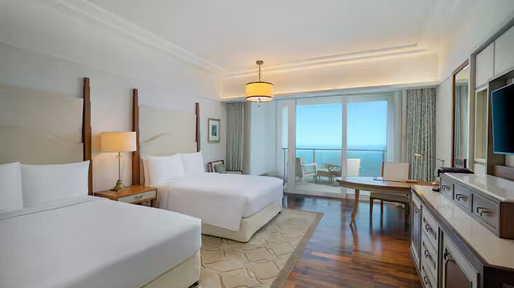  Queen Deluxe Room with Skyline Sea View