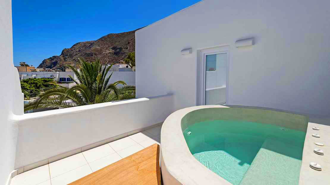 Junior Suite with Outdoor Jacuzzi 