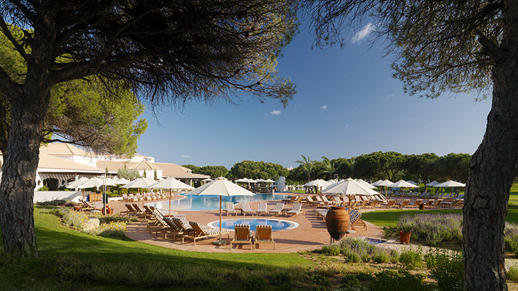 Pine Cliffs Residence