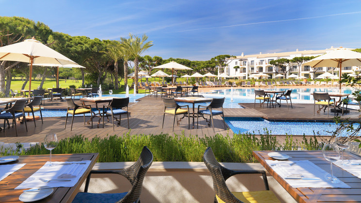 Pine Cliffs Residence