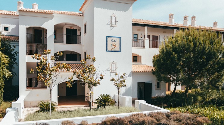 Pine Cliffs Residence