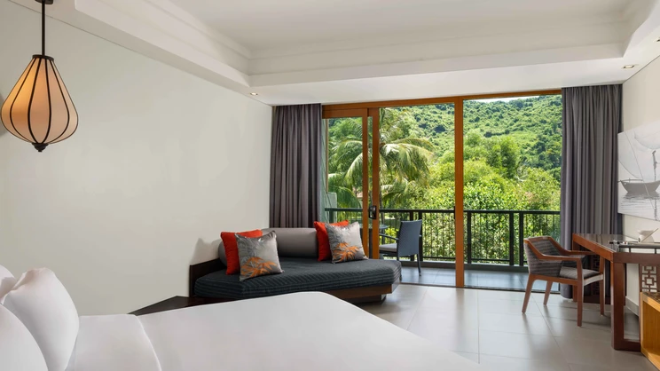 Garden Balcony Grand Room