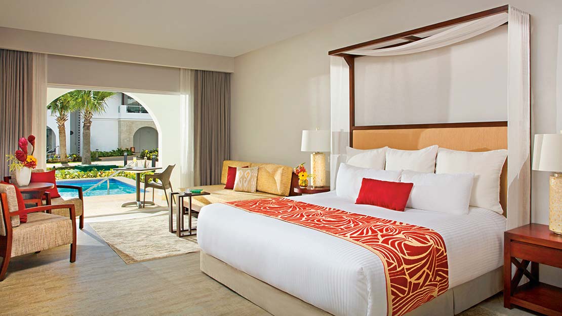 Preferred Club Deluxe Swim-Up