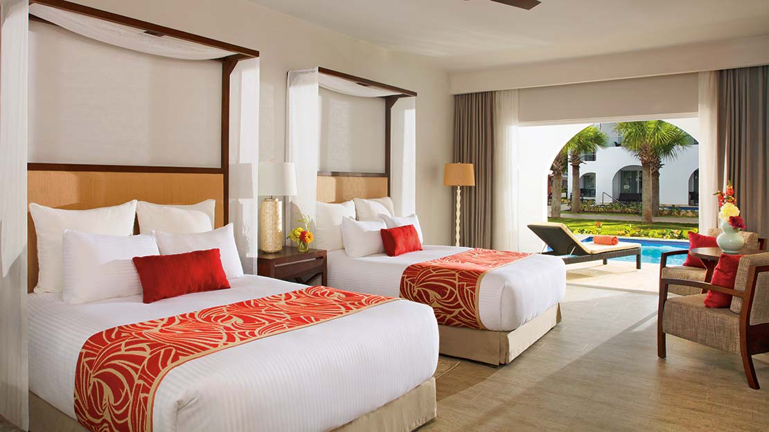 Preferred Club Deluxe Swim-Up