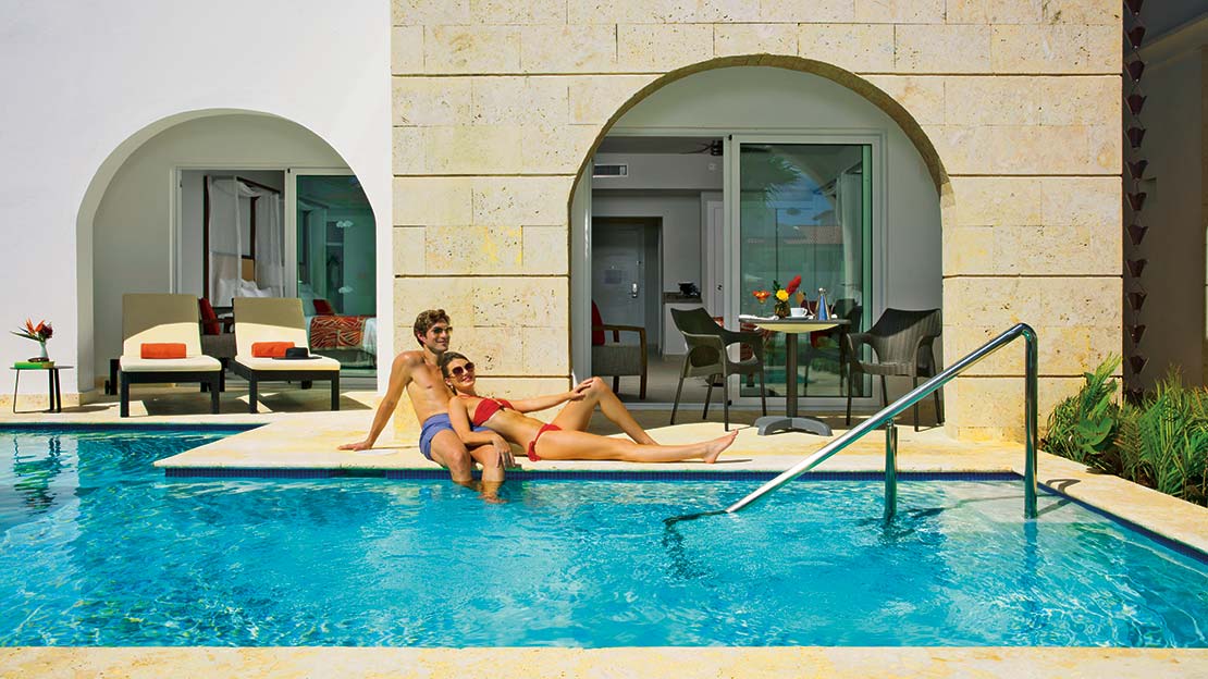 Preferred Club Deluxe Swim-Up