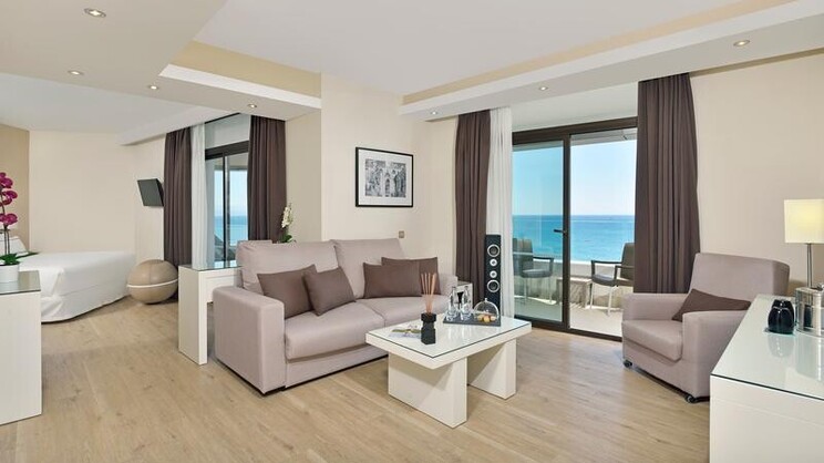 The Level Junior Suite (16+)