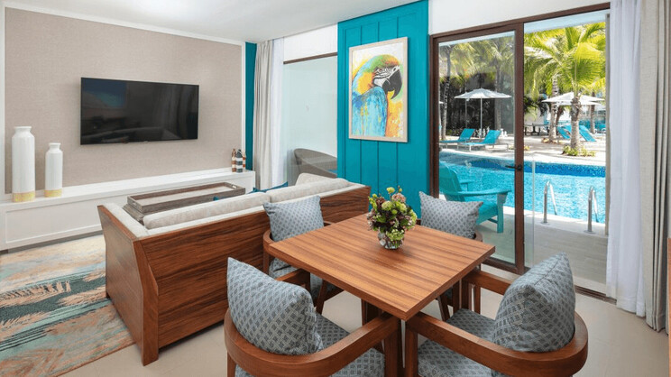 Presidential Swim Up Chill Out Suite