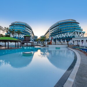 Vikingen Infinity Resort & Spa