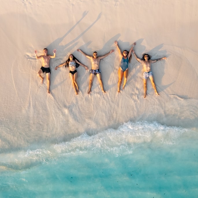 Family on a Maldivian beach